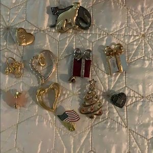 11 nice pins- cats- Christmas- hearts like new